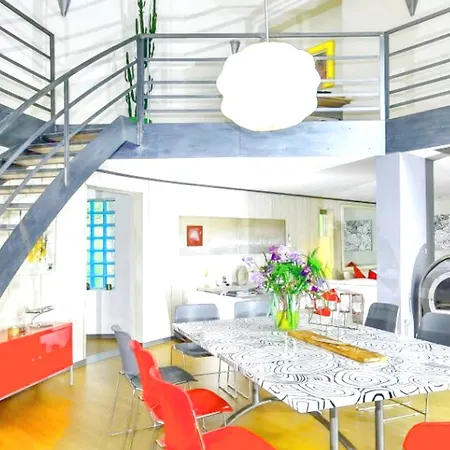 Luxury Contemporary Semesterbostad